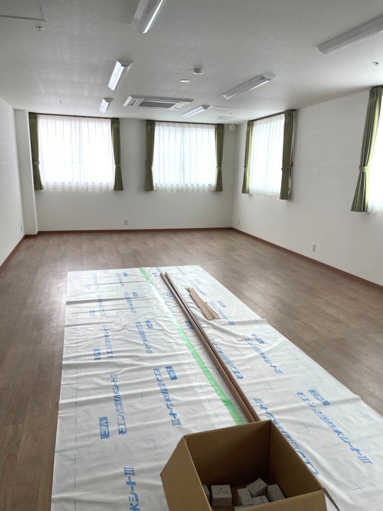 住宅型有料老人ホーム〈ベルソレイユ五香〉の食堂（搬入前）
