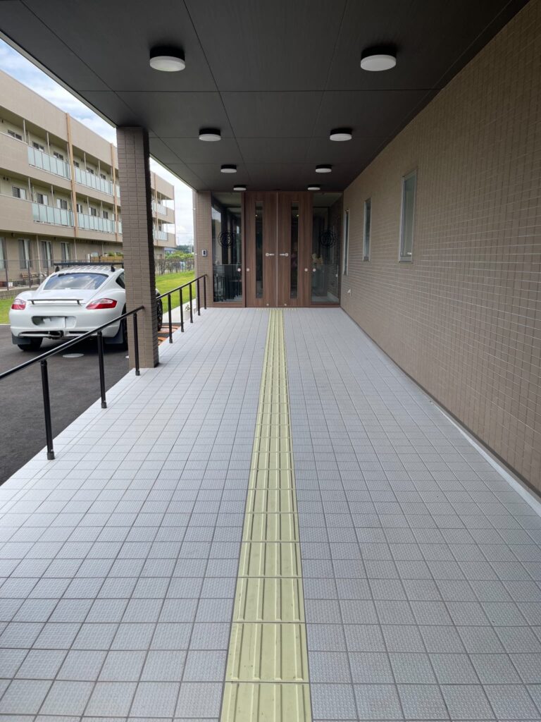 サービス付き高齢者向け住宅〈メディカルホーム四街道〉のエントランス