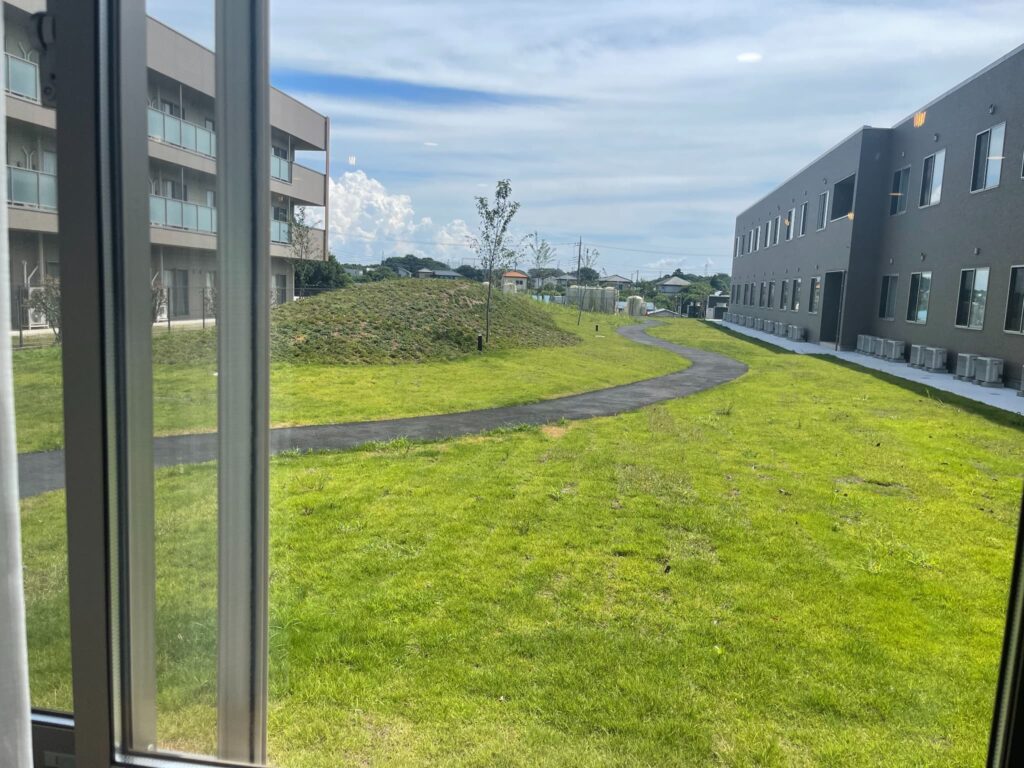 サービス付き高齢者向け住宅〈メディカルホーム四街道〉の庭