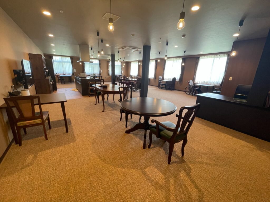 サービス付き高齢者向け住宅〈メディカルホーム四街道〉の食堂（１階）