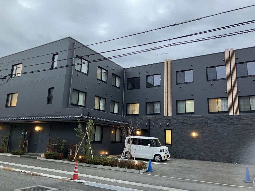 住宅型有料老人ホーム〈ライブラリ下総中山〉の外観