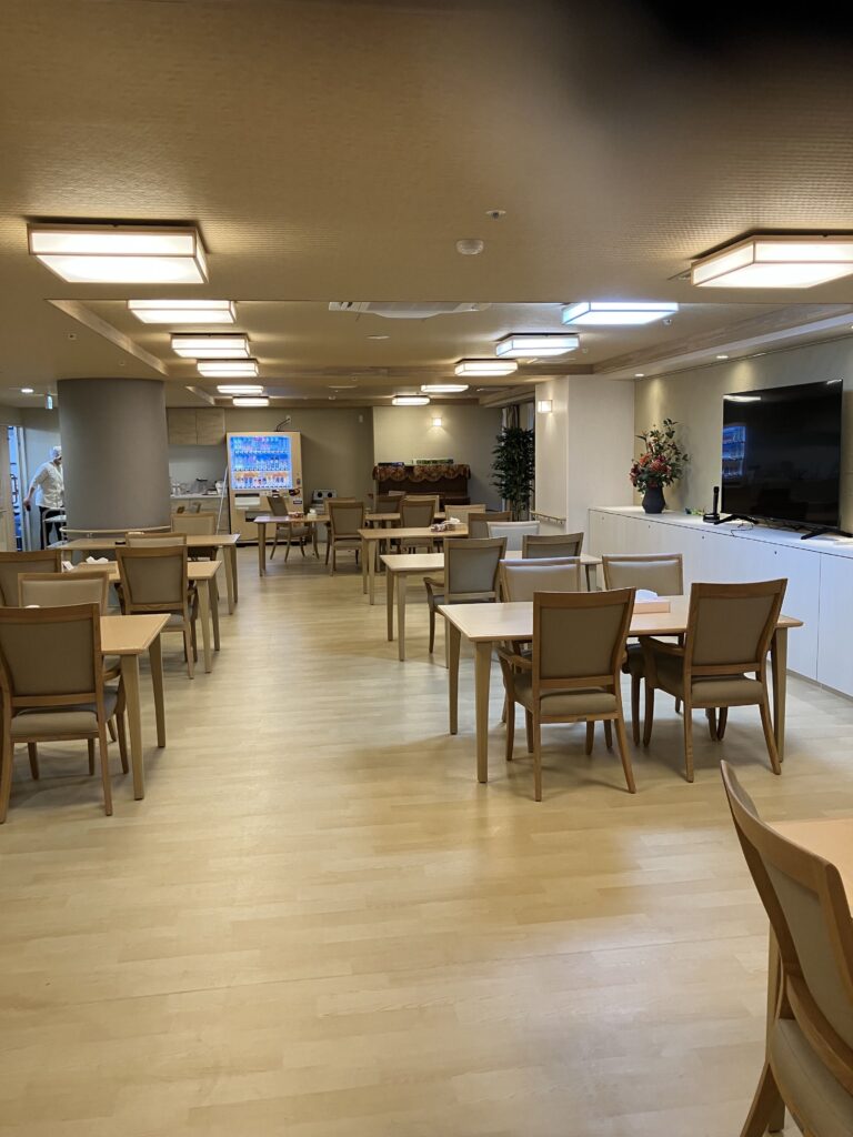 住宅型有料老人ホーム〈ライブラリ下総中山〉の食堂