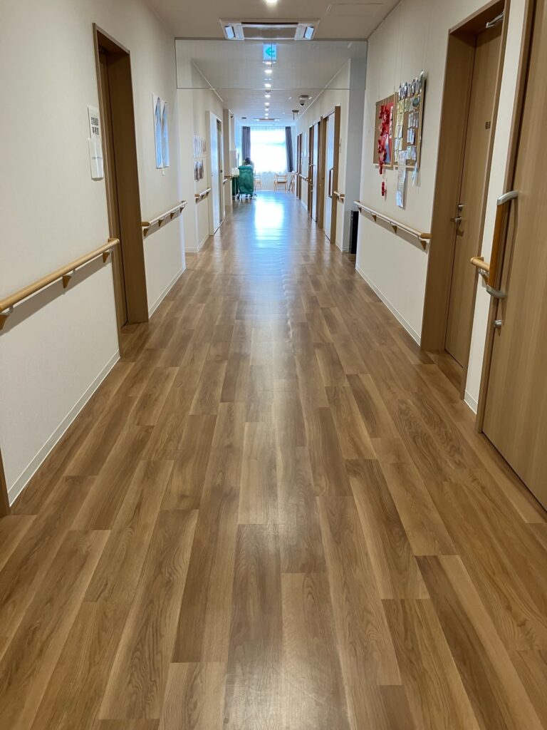 住宅型有料老人ホーム〈もりの家〉の廊下
