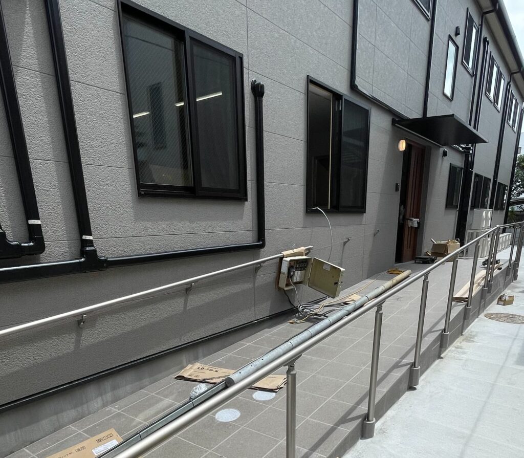 高齢者向けサポート住宅〈Lib Life都町Ⅱ〉のエントランス
