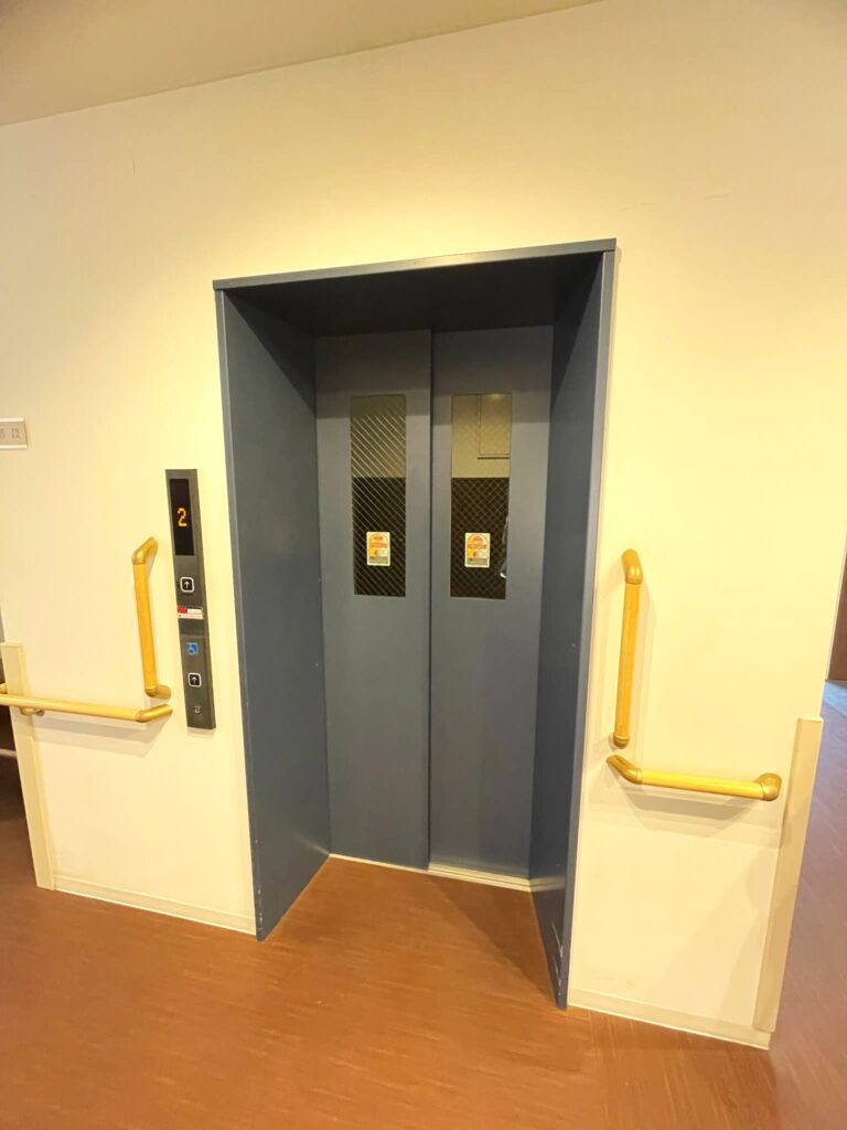 サービス付き高齢者向け住宅〈ドットホーム新検見川〉のエレベーター
