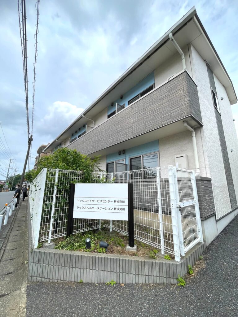 サービス付き高齢者向け住宅〈ドットホーム新検見川〉の外観