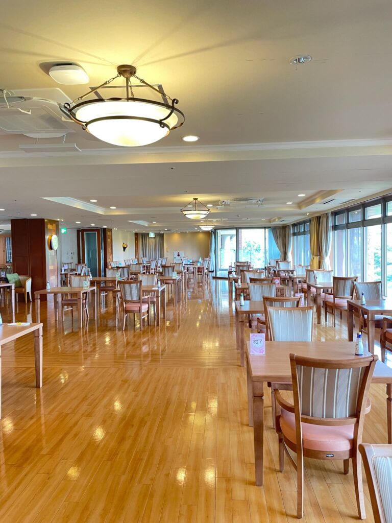 住宅型有料老人ホーム〈グッドタイムリビング千葉みなと／海岸通〉の食堂