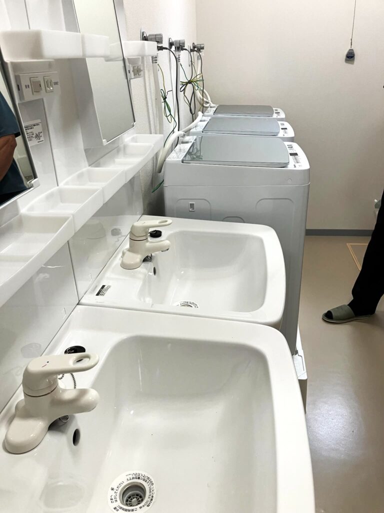 高齢者向けサポート住宅〈Lib Lifeうるいど南〉共用洗面所・洗濯機
