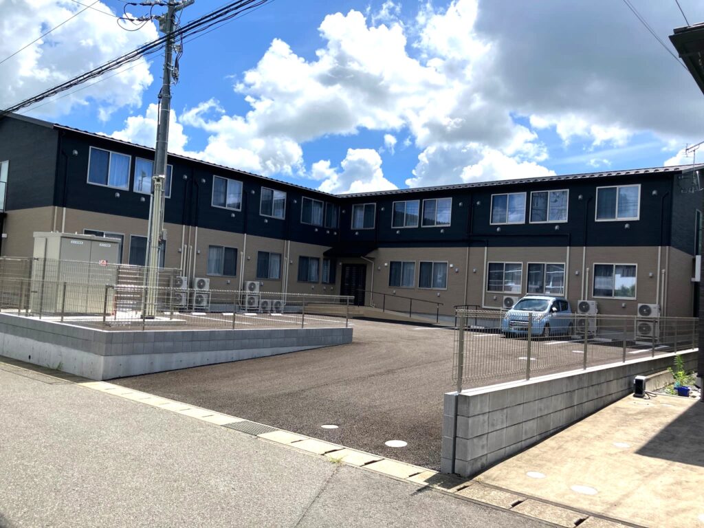 高齢者向けサポート住宅〈Lib Lifeうるいど南〉の外観