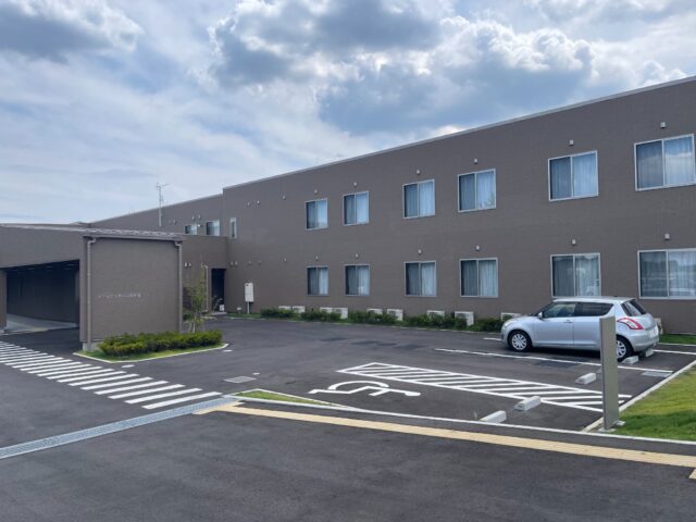 サービス付き高齢者向け住宅〈メディカルホーム四街道〉の外観