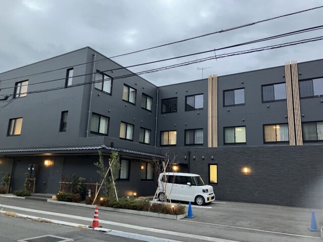住宅型有料老人ホーム〈ライブラリ下総中山〉の外観